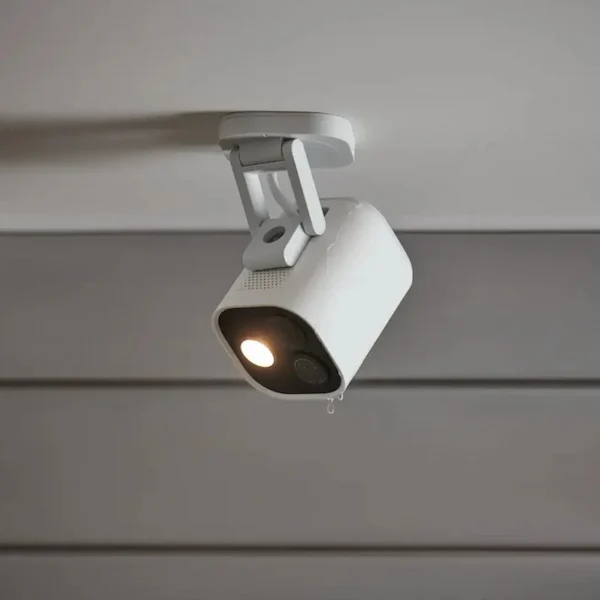 Aqara Camera Hub G5 Pro PoE valge valvekaamera CH-C03D-W lakke paigaldatuna laes