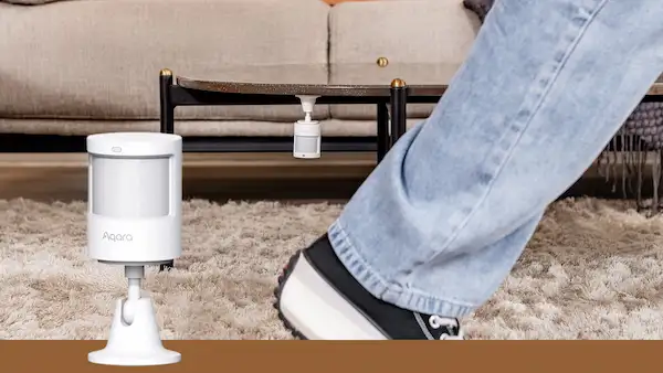 Aqara Motion Sensor P1 liikumis- ja valgusandur MS-S02 laua alla paigaldatuna