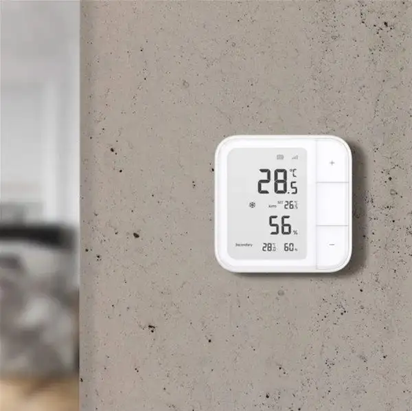 Aqara Climate Sensor W100 temperatuuri- ja niiskusandur TH-S04D seinale paigaldatuna