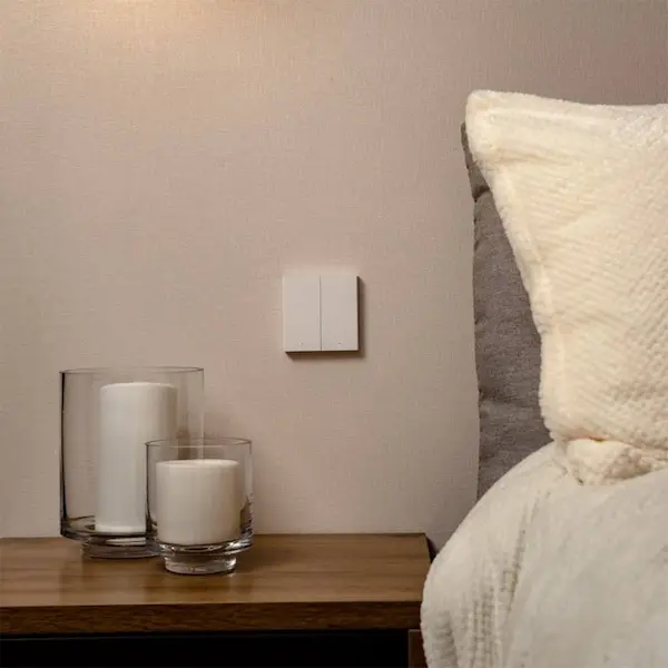 Aqara Smart Wall Switch H1 EU valge neutraalita topeltlüliti WS-EUK02 seinale paigaldatuna