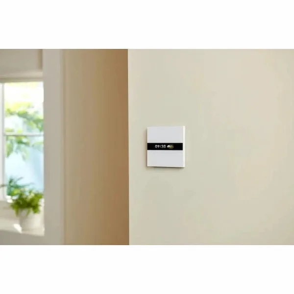 Aqara Display Switch V1 EU ekraaniga nutikas seinalüliti WS-K02D seinale paigaldatuna